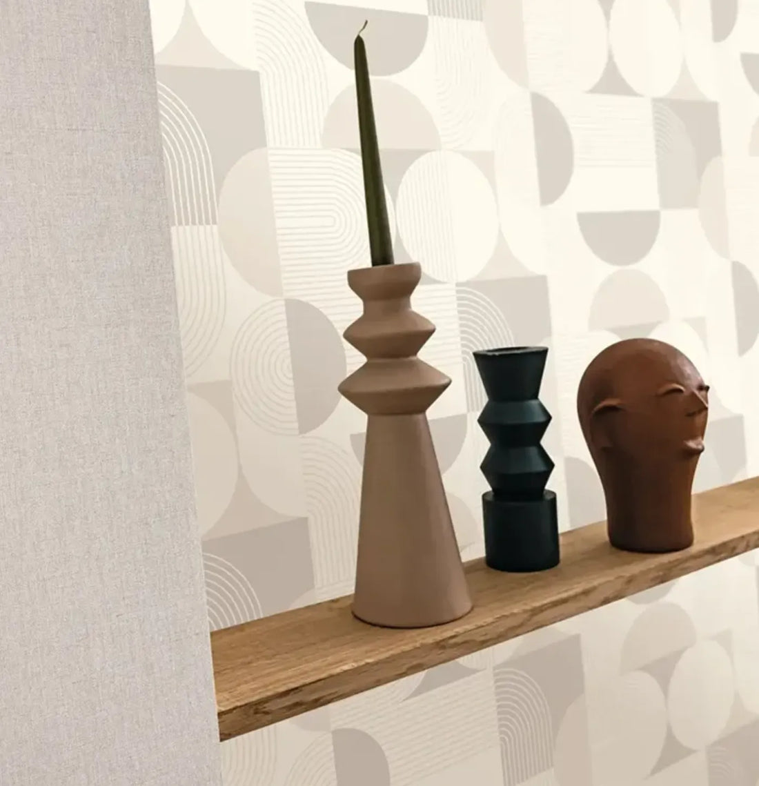 Closeup of a wallpaper showing its Art-Deco, Contemporary, Geometric, Neutrals pattern, color, and subtle texture.